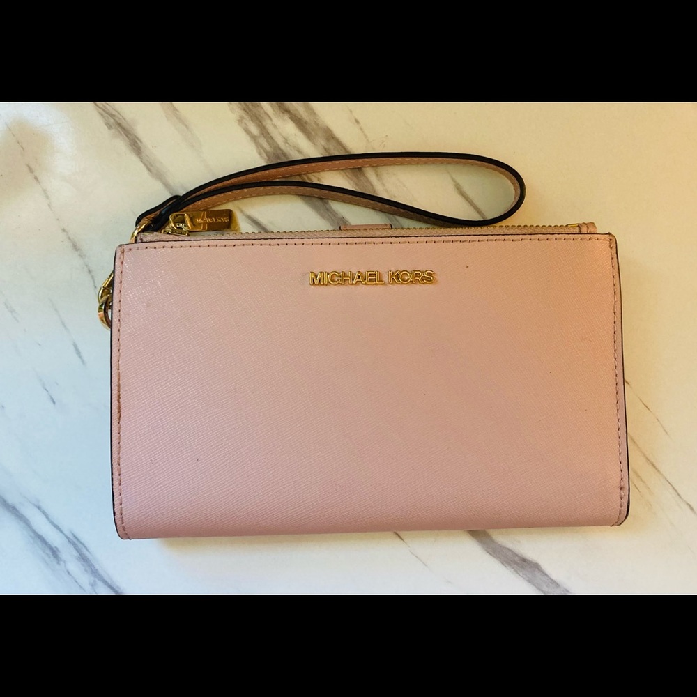 Micheal Kors Pink Wallet